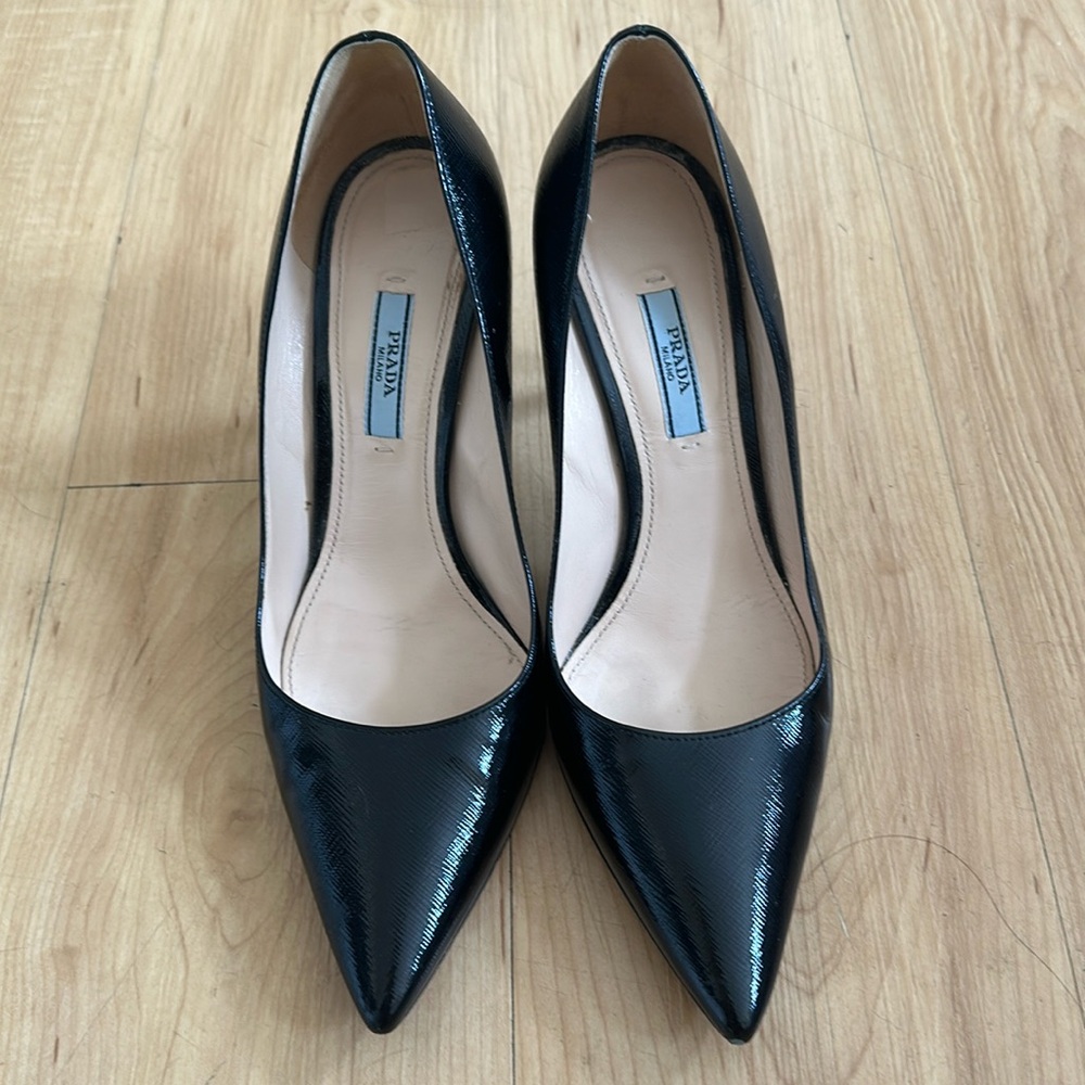 Prada leather heels black. In very good condition 39. Size 8,5